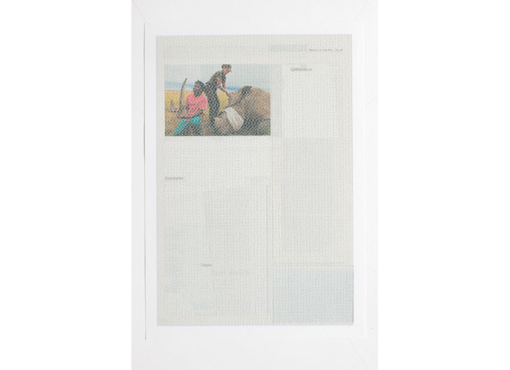 »Geheimnis«, Zeitungspapier Collage, ganzseitig vernäht, 52 x 35 cm, 2012